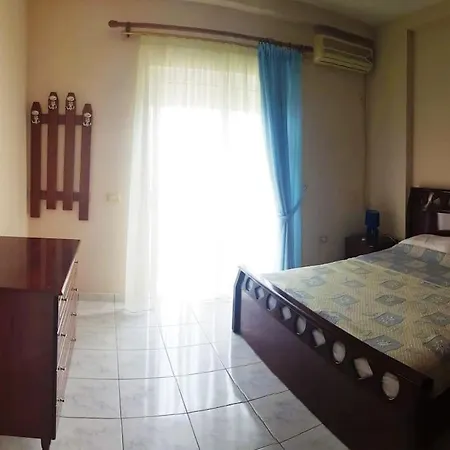 Daire Casa Kevin 2 - Well Connected, Well Lit, Balcony Saranda